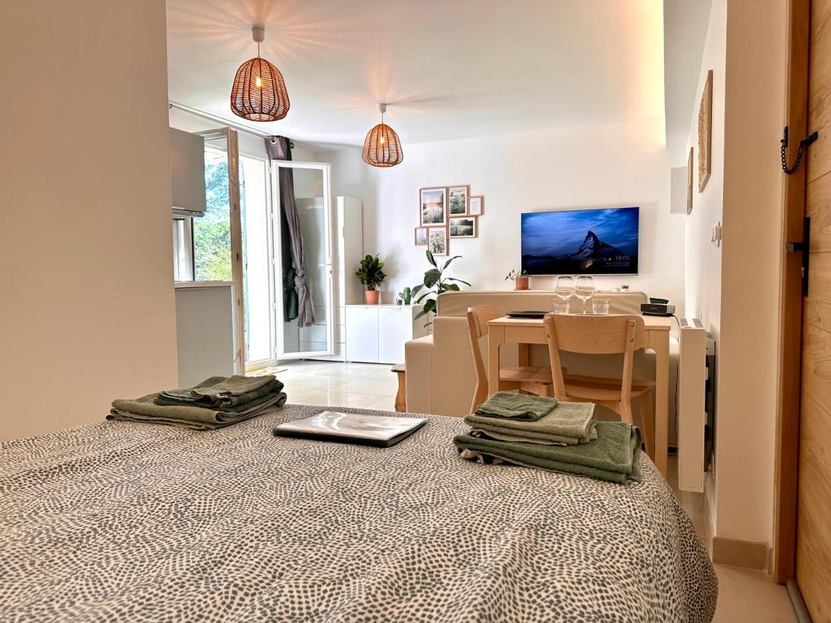 Paisible Studio Tout Neuf En Lisiere De Foret Peyrolles-en-Provence Екстериор снимка